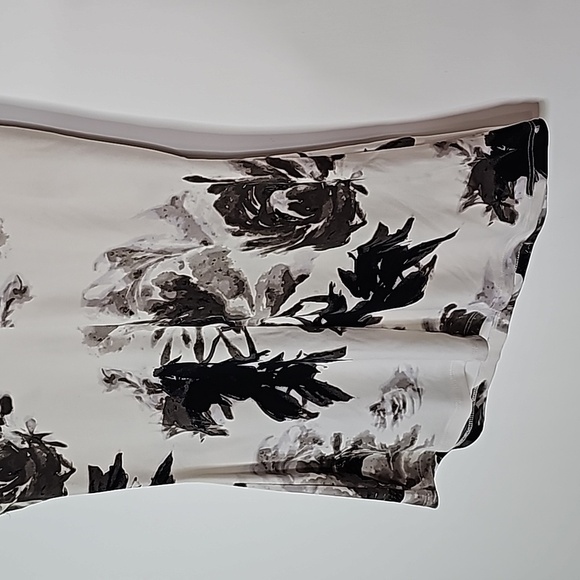 LE chateau small floral design short sleeve shirt - Picture 3 of 7